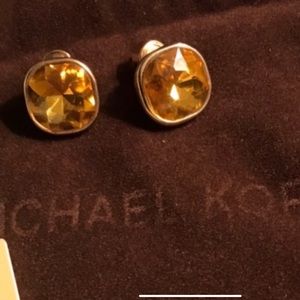 LN MICHAEL KORS GOLDEN CRYSTAL STUD EARRINGS